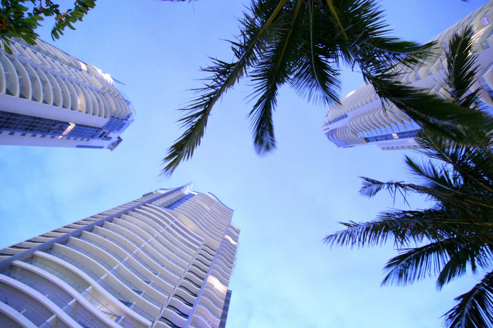 Mantra Towers Of Chevron Lejlighedshotel Surfers Paradise Eksteriør billede